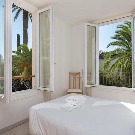 B024 - Magnifique - Piscine - Centre Вилла Канны