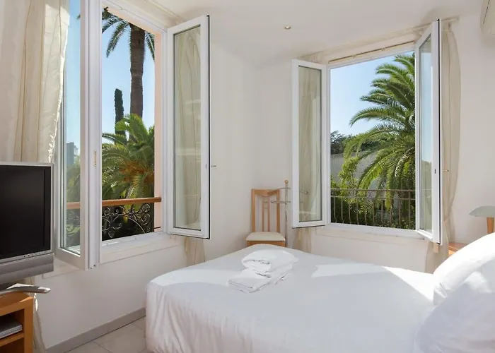 B024 - Magnifique - Piscine - Centre Villa Cannes